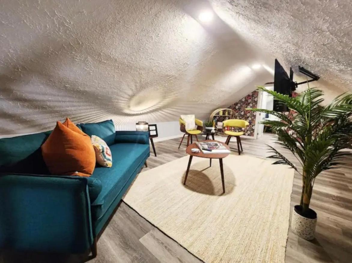 Attic Retreat 5 Minutes From Westside Market Cleveland Bagian luar foto