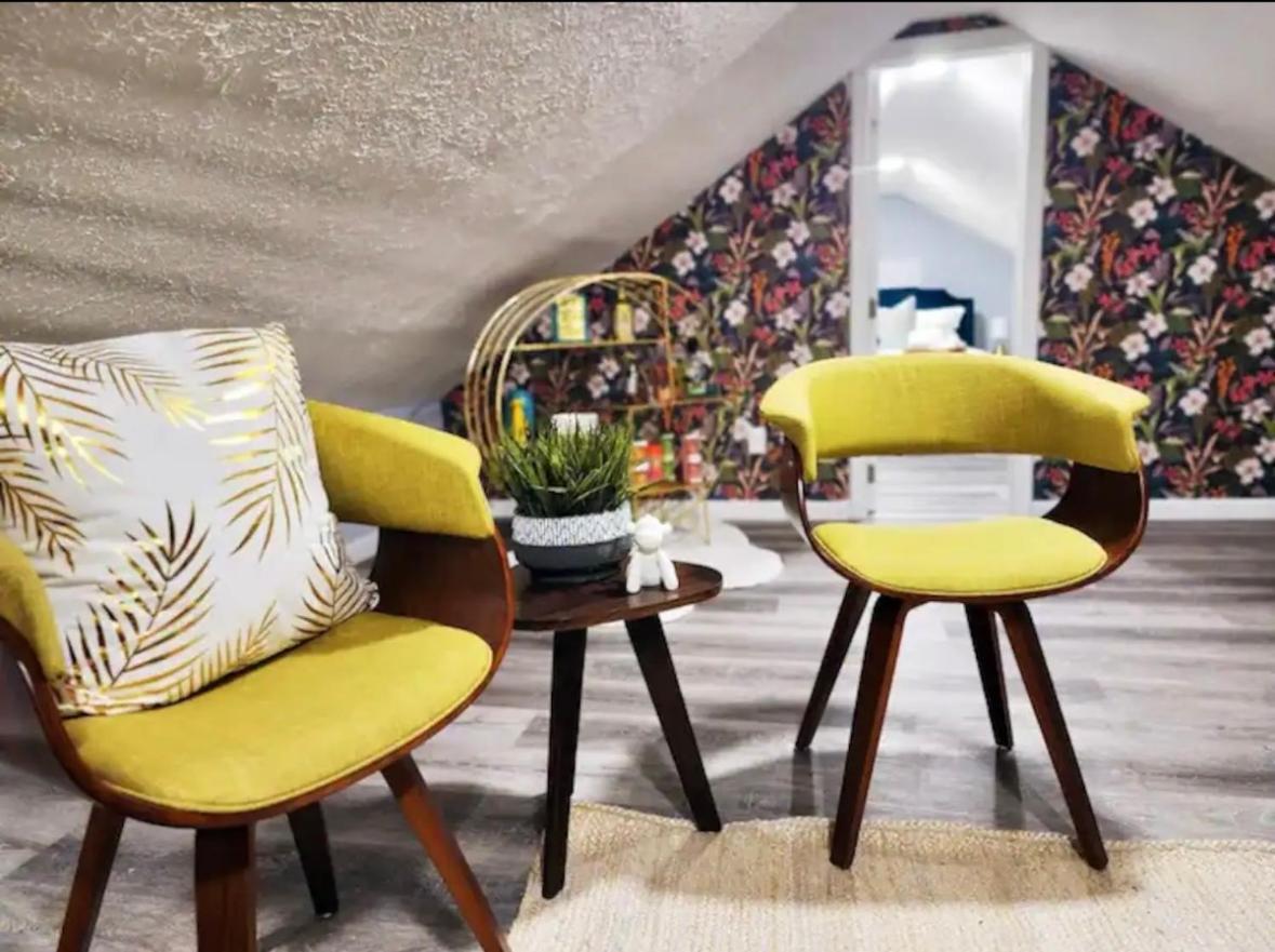 Attic Retreat 5 Minutes From Westside Market Cleveland Bagian luar foto